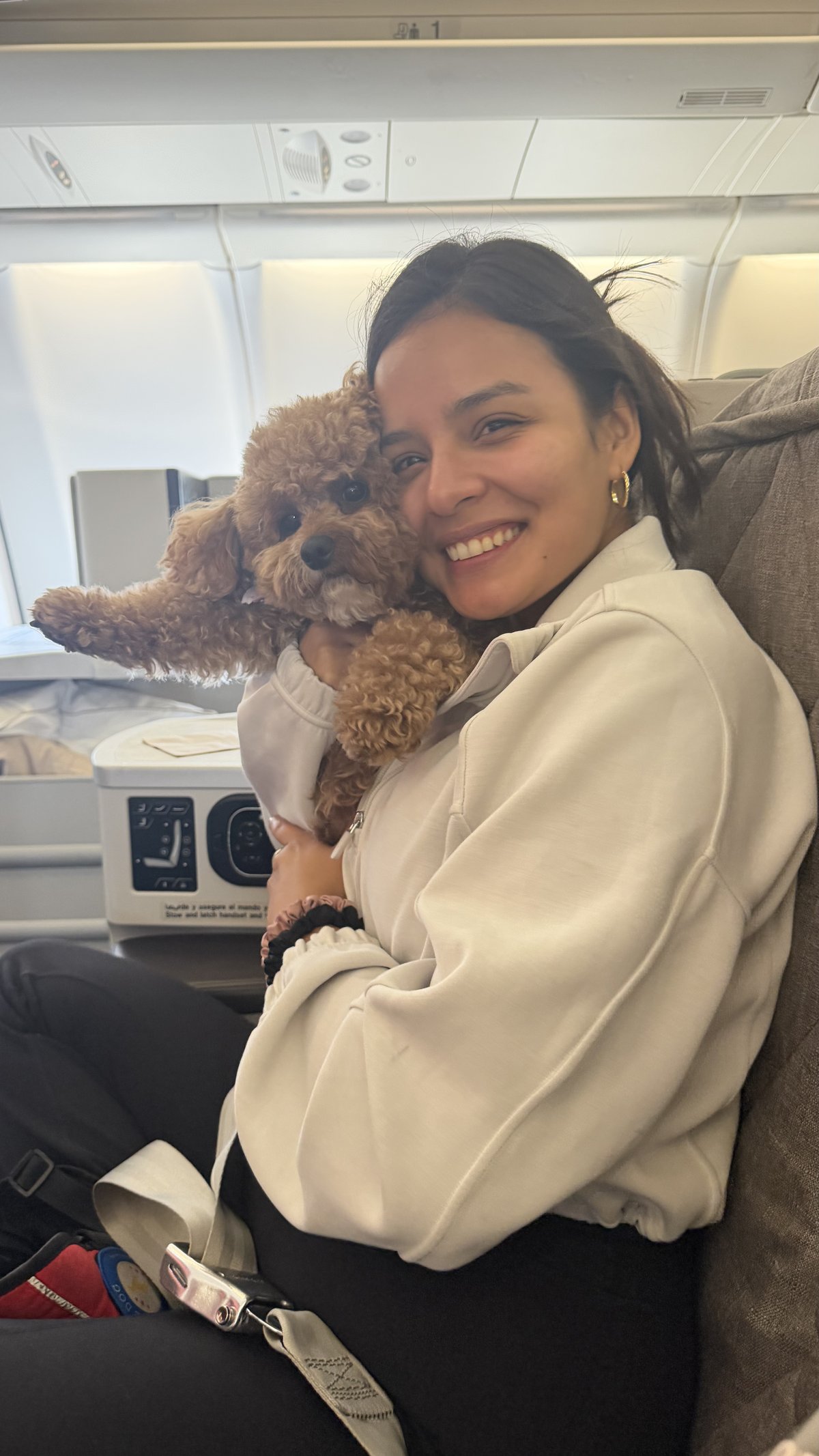 Gaby and Cotufa together on a flight